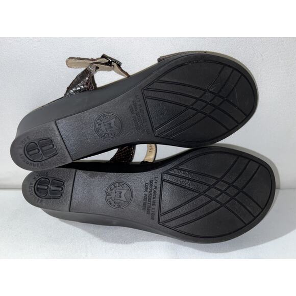 MEPHISTO Women's Sz 41 /11 Brown Embossed Beaded Air Relax T-Strap Wedge Sandals - Picture 9 of 9